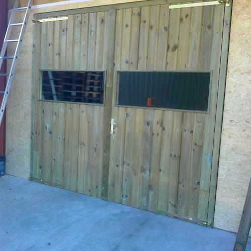 Double portes extérieur.