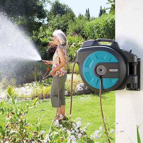 Enrouleur automatique GARDENA.