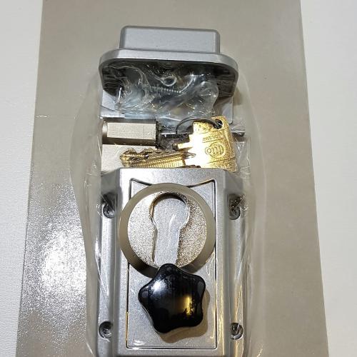 Serrure à lancant LITTO.